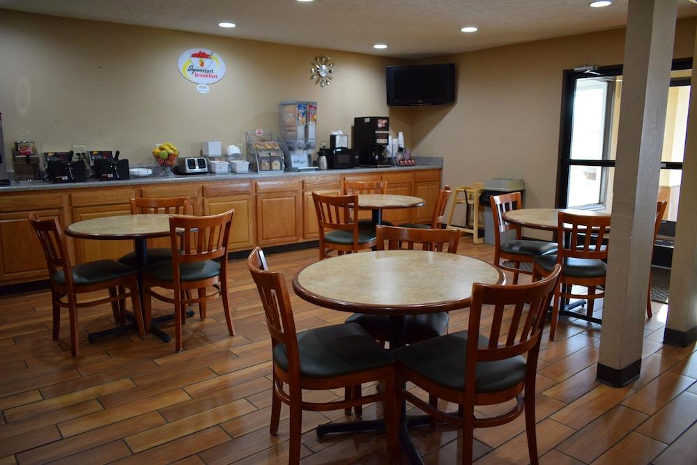 Super 8 By Wyndham Fort Chiswell Wytheville Area Max Meadows Екстериор снимка