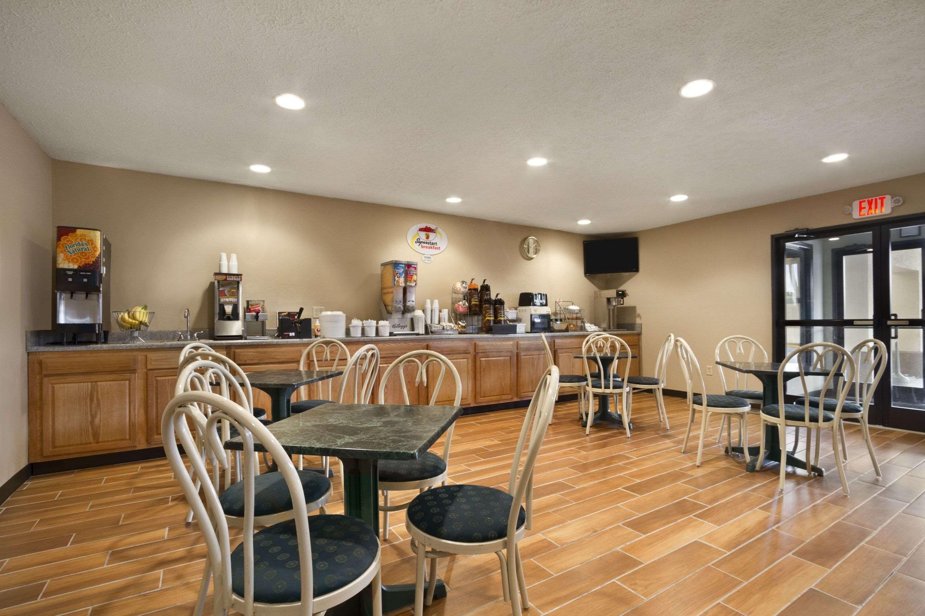 Super 8 By Wyndham Fort Chiswell Wytheville Area Max Meadows Екстериор снимка