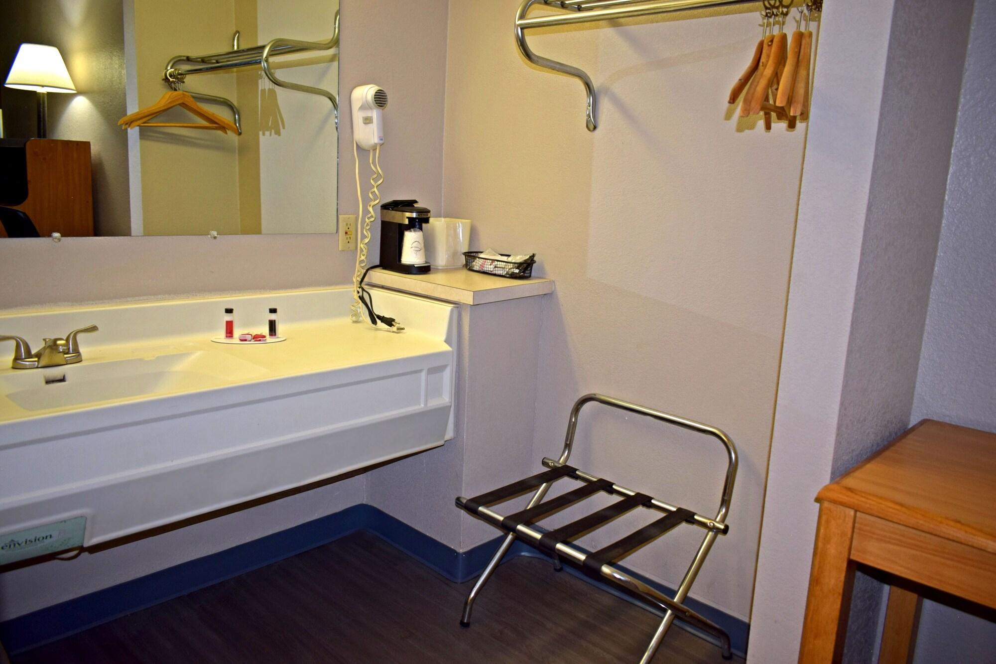 Super 8 By Wyndham Fort Chiswell Wytheville Area Max Meadows Екстериор снимка