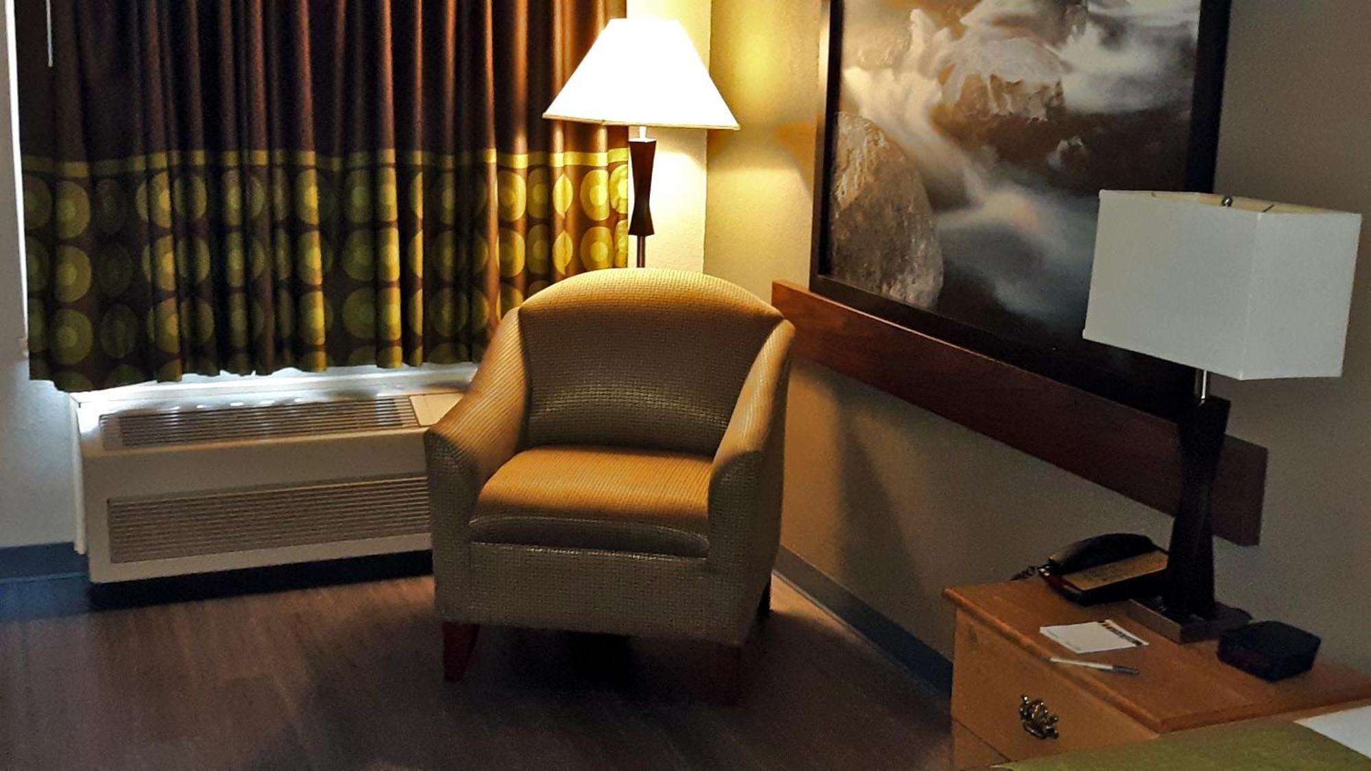Super 8 By Wyndham Fort Chiswell Wytheville Area Max Meadows Стая снимка